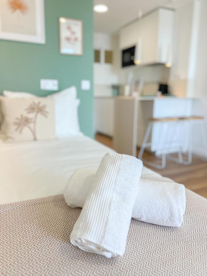 Cozy Studio With Sea Views Benalmádena Kültér fotó